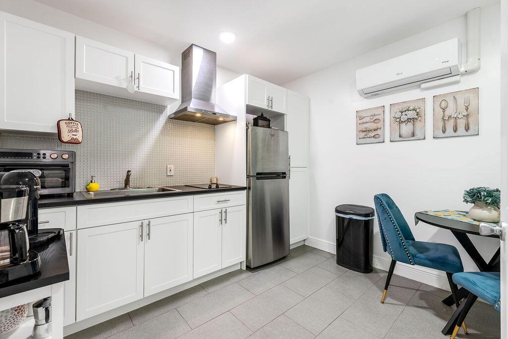 LA MANCHA - Residential Lease
