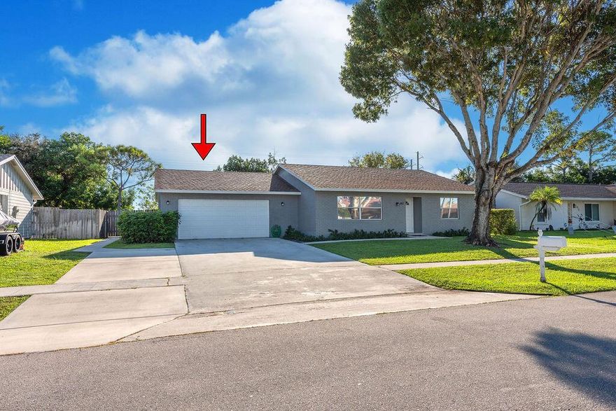 Charming 1-Bedroom Efficiency for Rent in Royal Palm Beach - All Utilities Included! Enjoy the convenience of a fully equipped space with fridge, stove, oven, washer, and dryer. Located in a peaceful neighborhood, just minutes from supermarkets, schools, and major roads. Perfect for comfortable living! Available November 16, 2025. Landlord interview required.