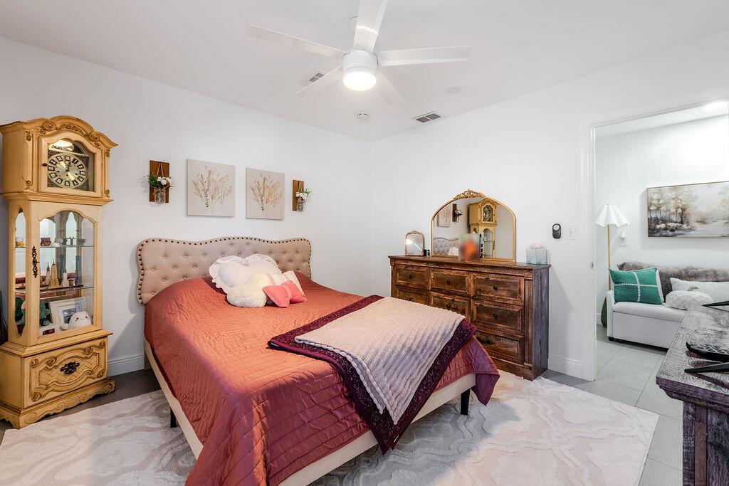 LA MANCHA - Residential Lease