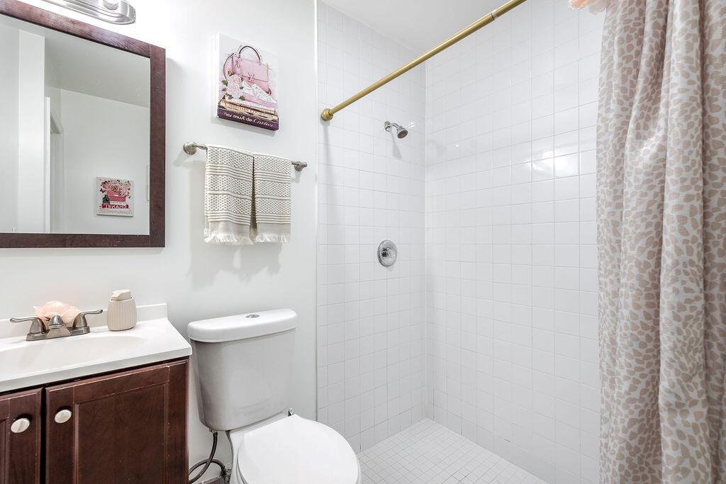 LA MANCHA - Residential Lease