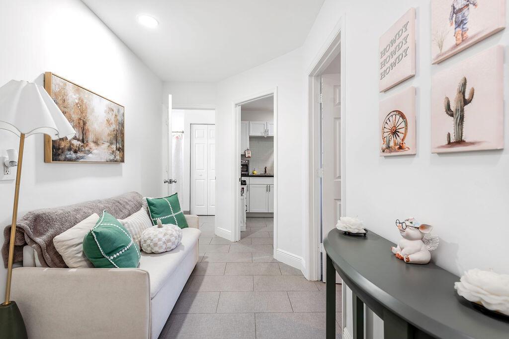 LA MANCHA - Residential Lease