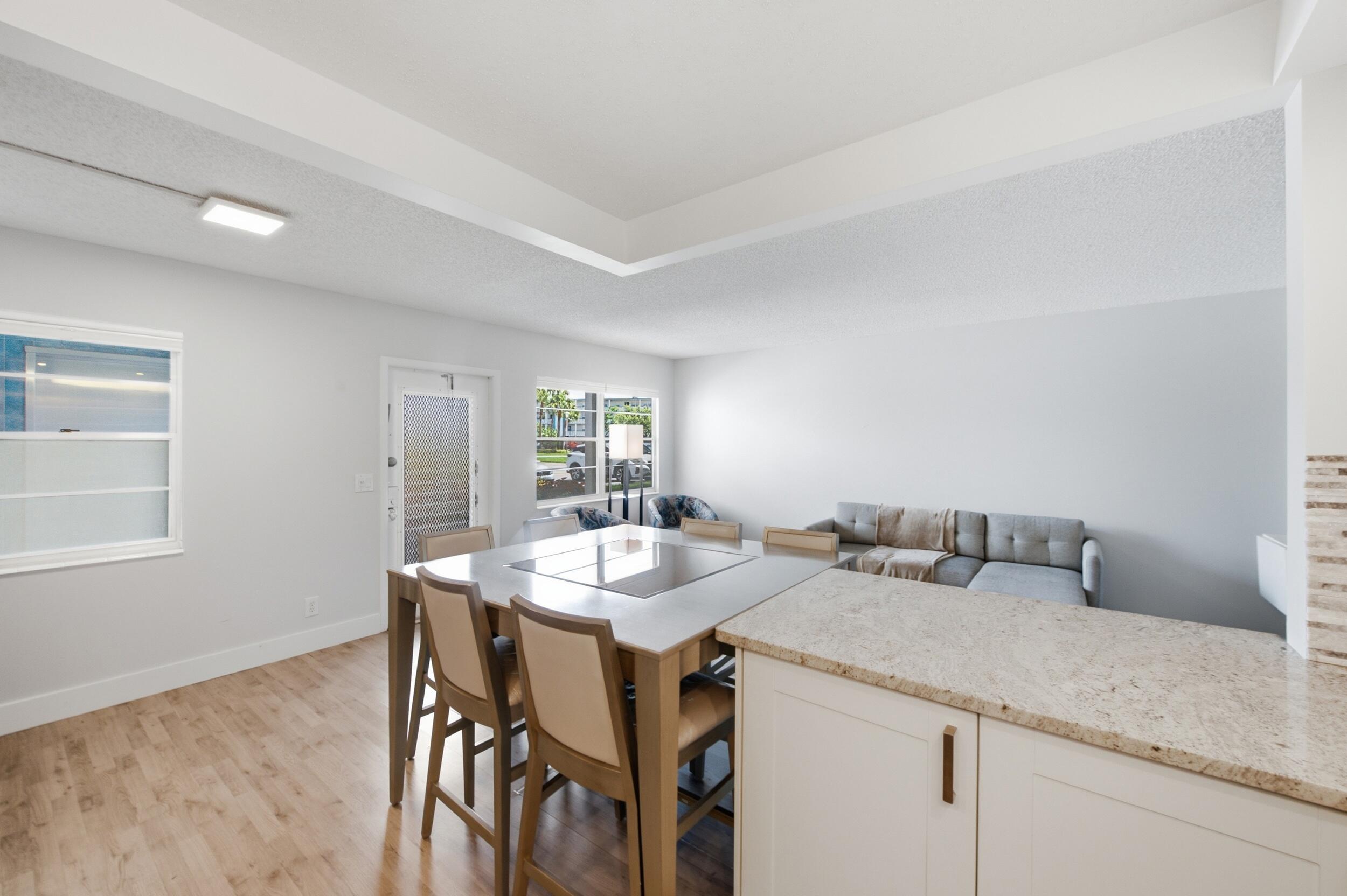 1048 Lincoln C