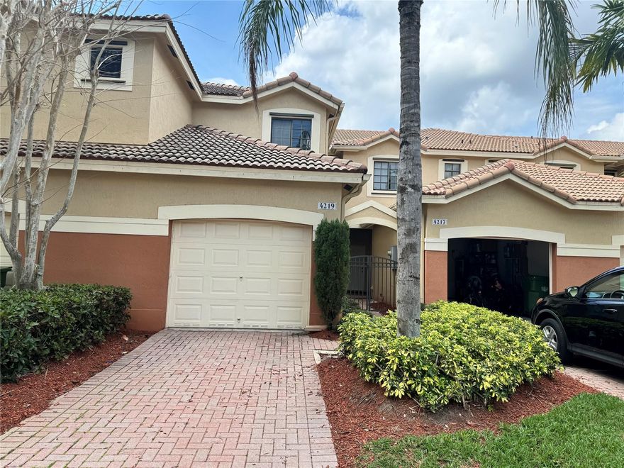 Beautiful 3BR/2.5BA townhome with 1-car garage located in the gated community Courtyard at The Grove in Weston. Features include a spacious open-concept living and dining area, tile flooring on the first floor, and laminated wood upstairs. The remodeled kitchen boasts new quartz countertops, new stainless steel appliances, and modern finishes. Also equipped with a new washer and dryer. Enjoy community amenities such as 24/7 security patrol, clubhouse, and resort-style pool. Zoned for A+ schools: Falcon Cove Middle & Cypress Bay High. Excellent location close to parks, shopping, dining, and highways. Don’t miss this one!