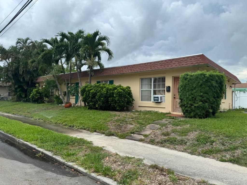 Photo of 4601 Lake Avenue, West Palm Beach, FL 33405 (MLS # R11099873)