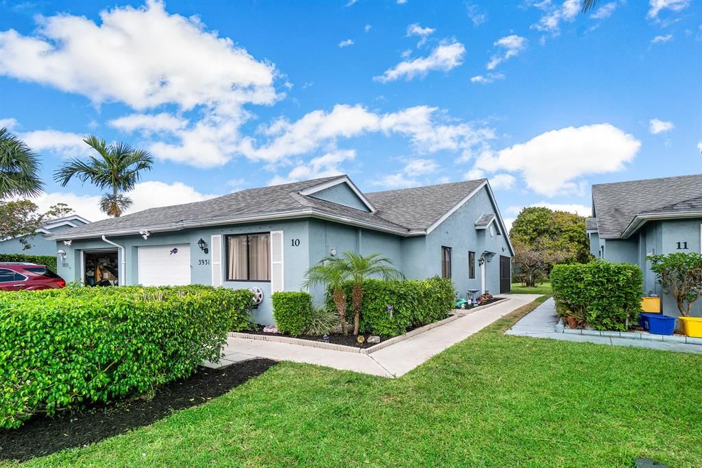 Photo of 3931 Island Club Circle, Lake Worth, FL 33462 (MLS # R10697149)