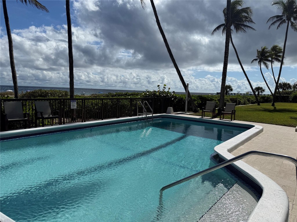 OCEAN TOWNHOUSES CONDO 13 - Residential