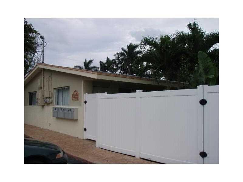 Charming and quaint low rise apartment located on a cul-de-sac street minutes from Wilton Drive. The property is fully fenced for total privacy and this unit boasts a private patio. Tile floor throughout. Open plan kitchen/dining/living space. Lush landscaping in common areas. Laundry on site. Assigned off street parking space.
No pets. Pictures may vary per unit.