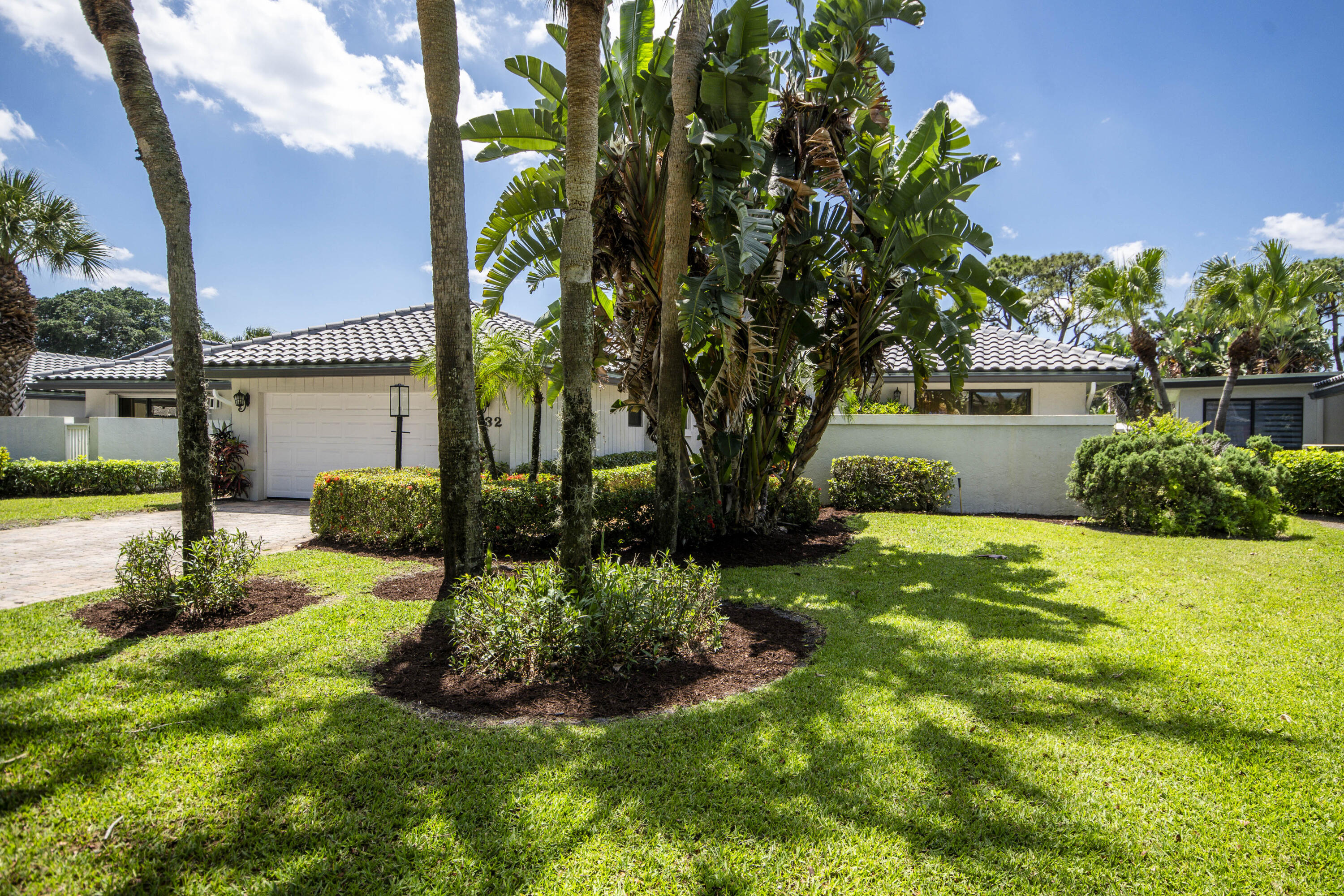 32 Glens Drive E