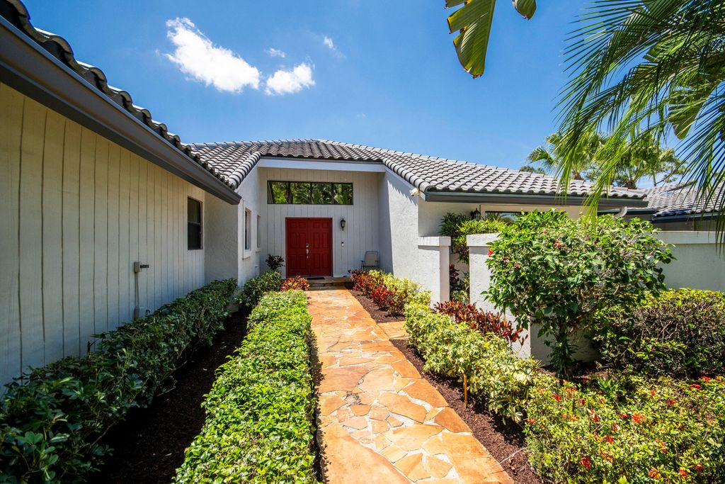 Photo of 32 Glens Drive E, Boynton Beach, FL 33436 (MLS # B26025066)