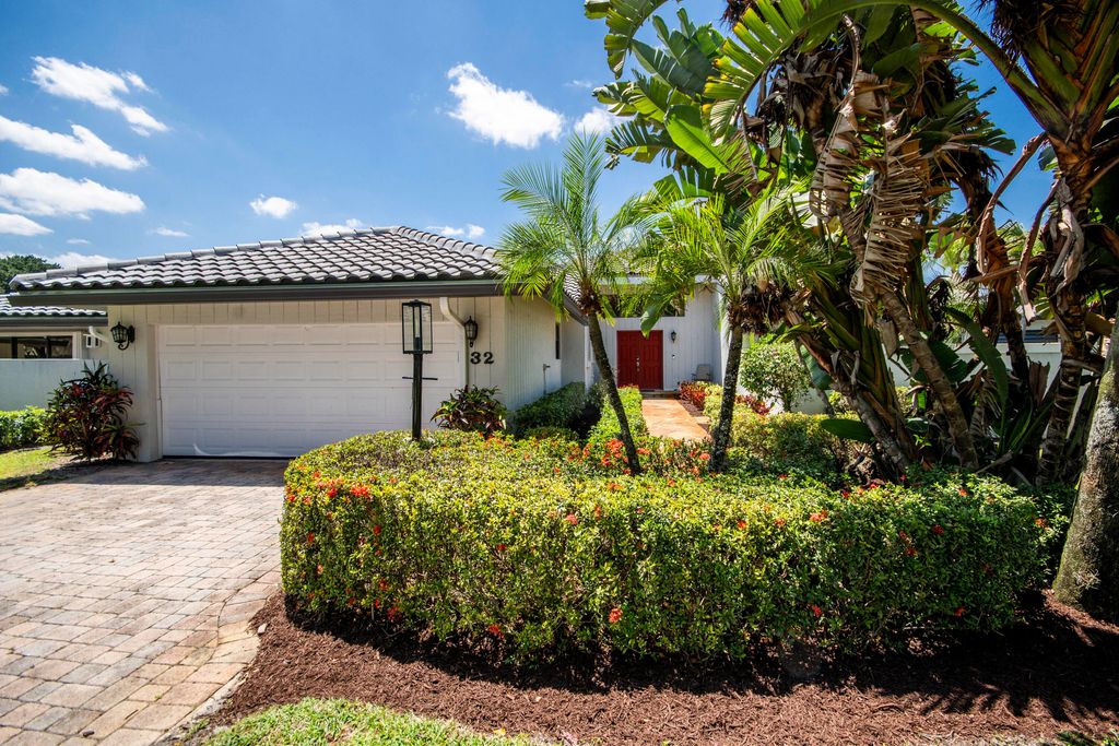 Photo of 32 Glens Drive E, Boynton Beach, FL 33436 (MLS # B26025066)