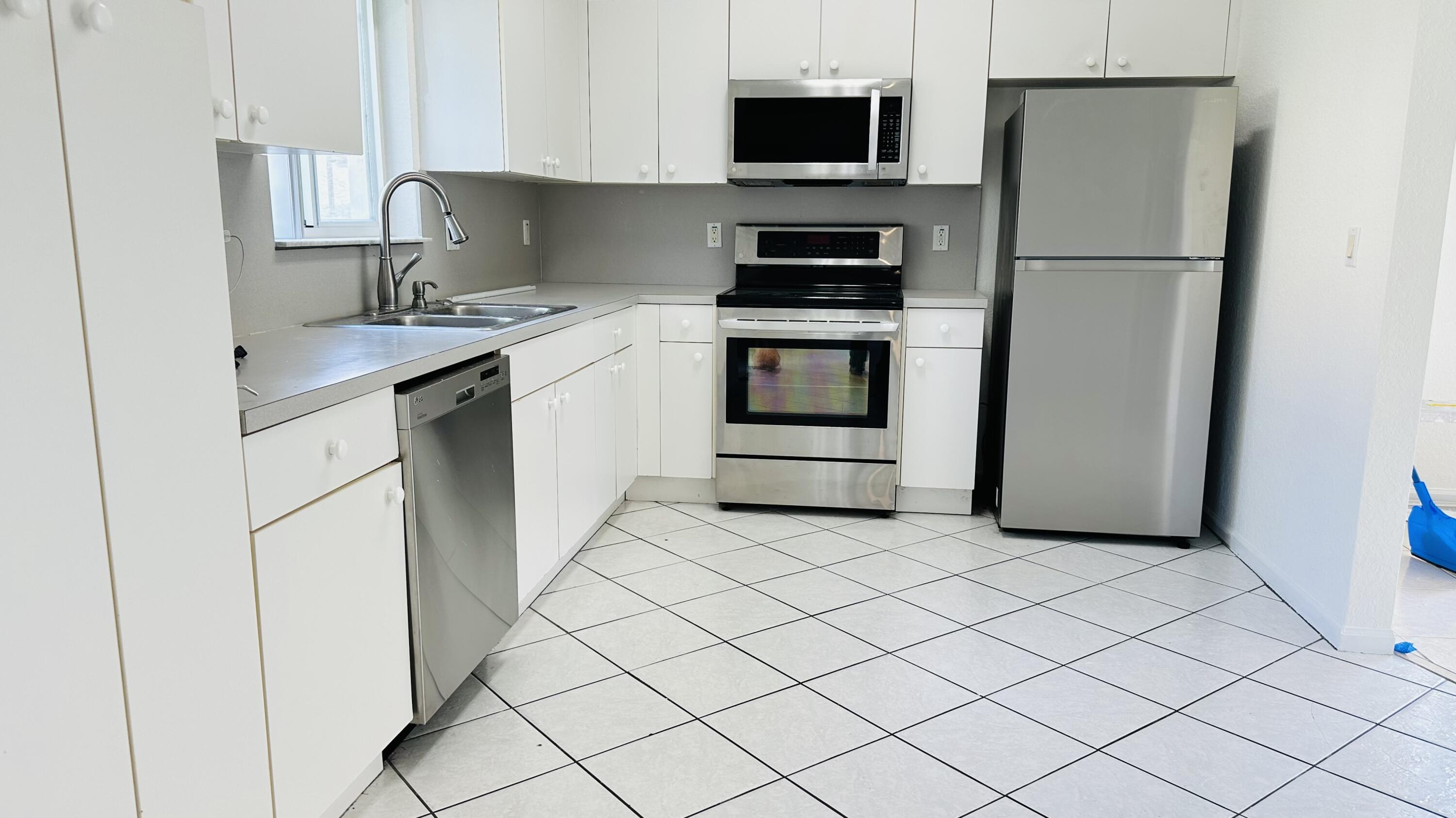 POINTE VILLAS - Residential