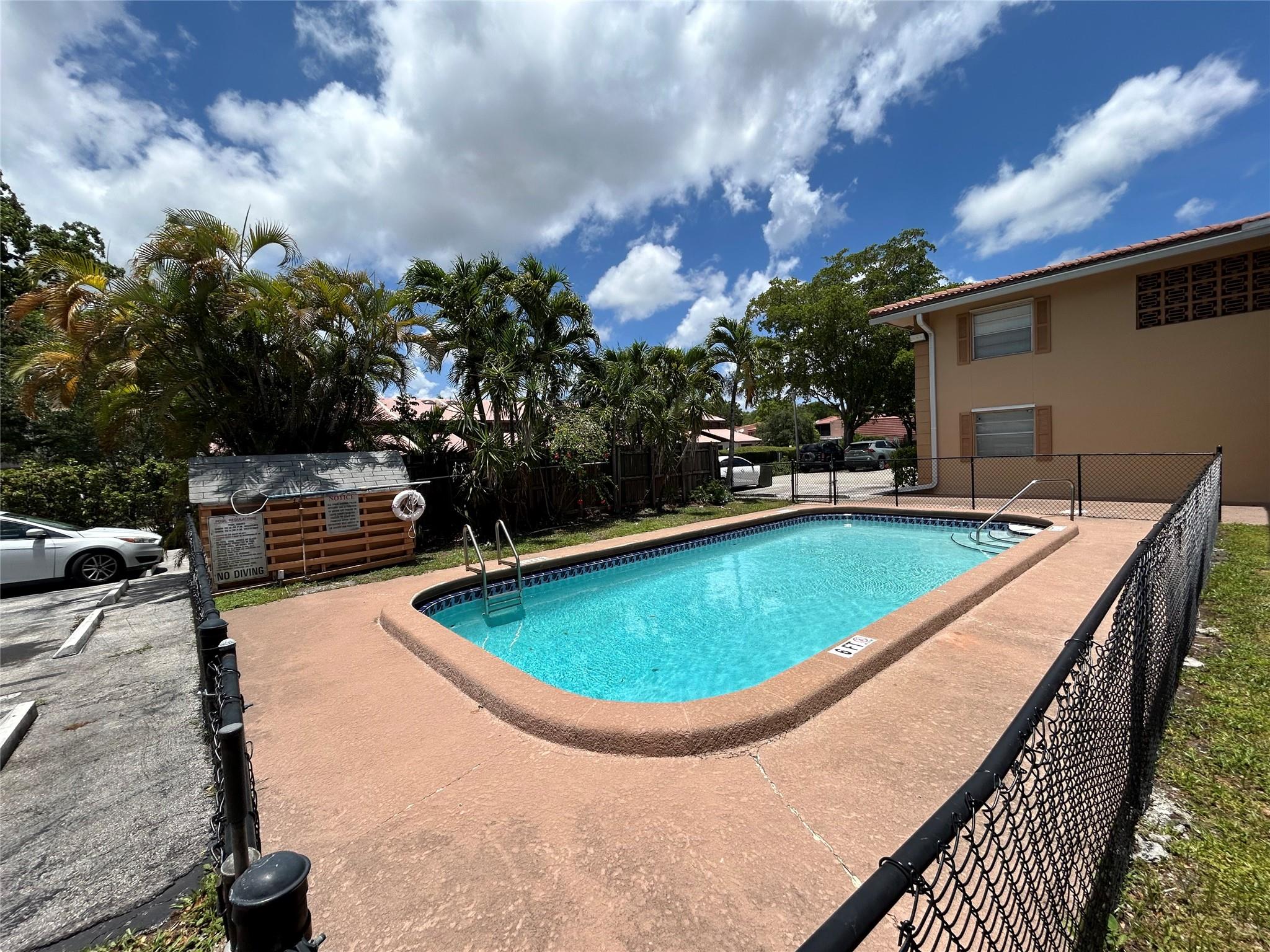 Golfview arms condo - Residential