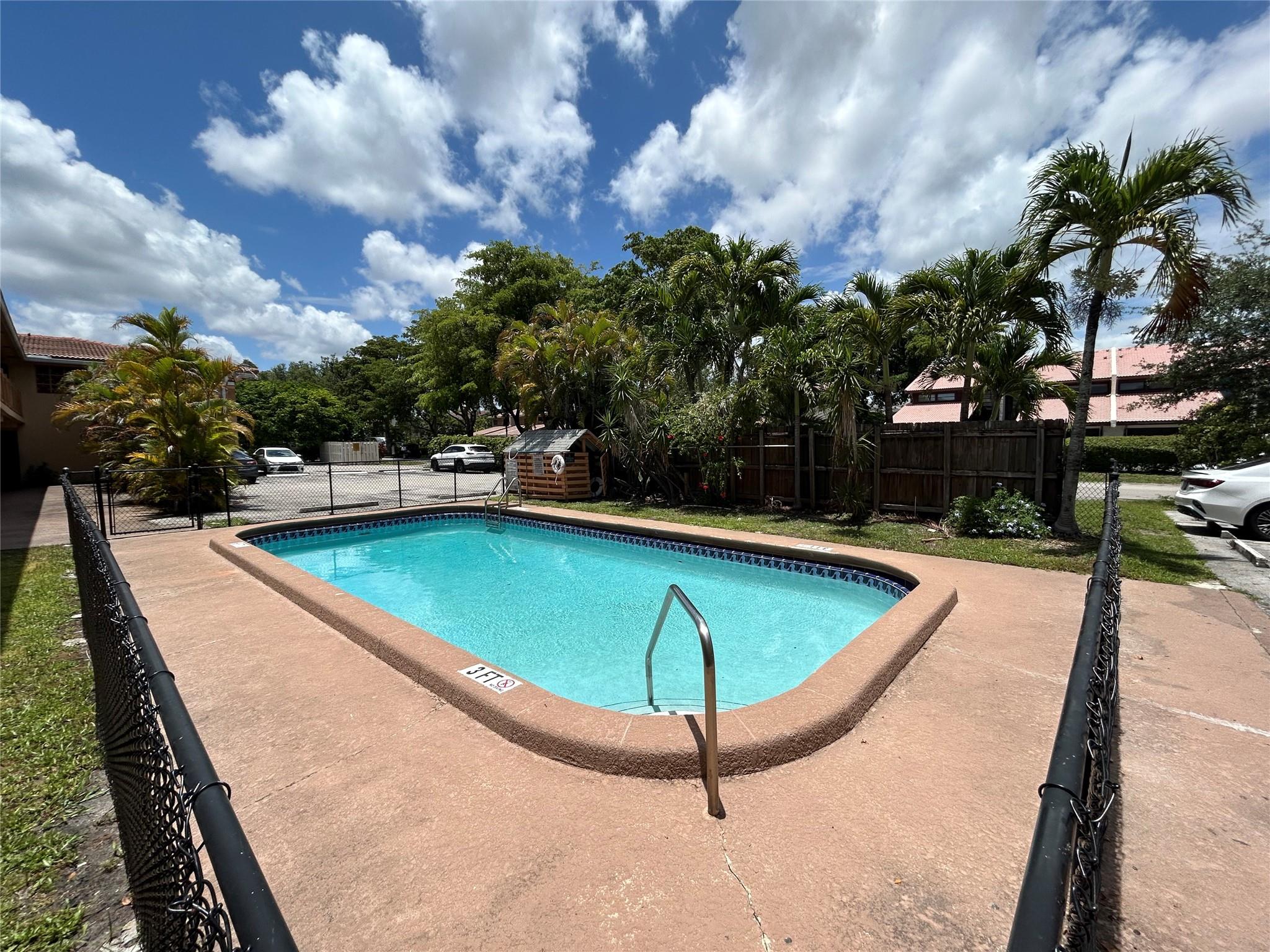 Golfview arms condo - Residential