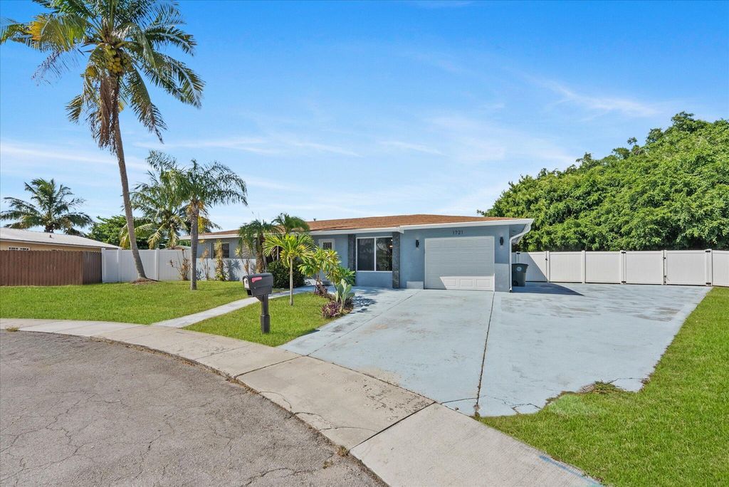 Photo of 1721 SW 10th Street, Boca Raton, FL 33486 (MLS # R11107161)