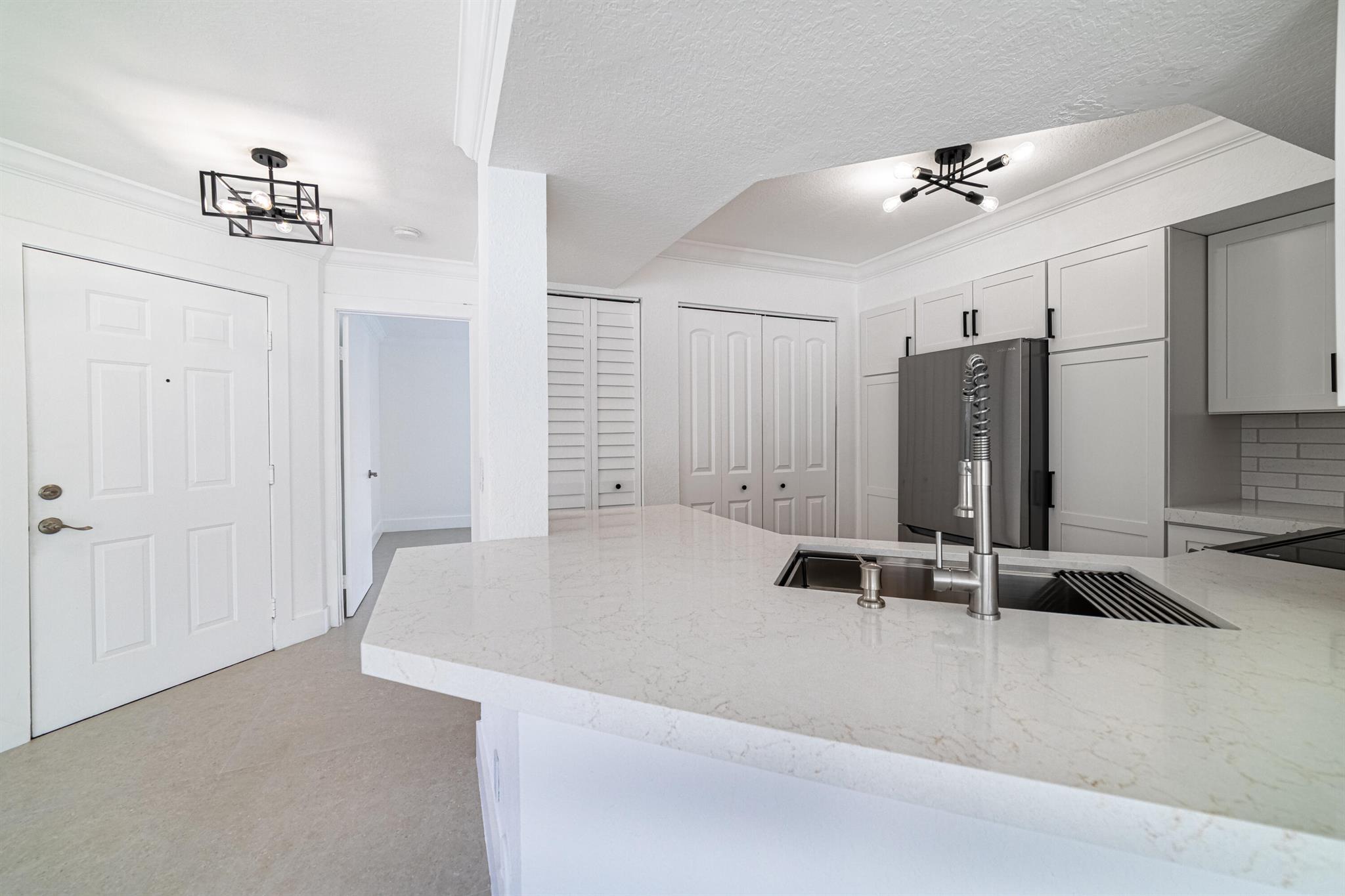 815 W Boynton Beach Boulevard 12-106, Boynton Beach, FL, 33426/$295,000 4 815 W Boynton Beach Boulevard 12-106