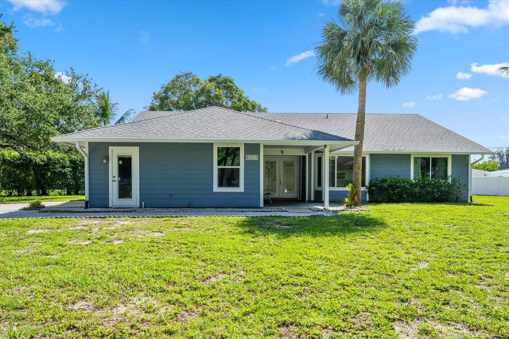 Photo of 11038 Monet Lane, Palm Beach Gardens, FL 33410 (MLS # R11098288)