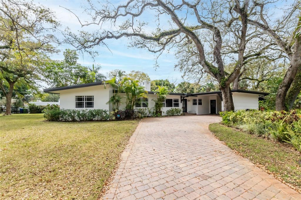 Photo of 1300 SW 19th Street, Fort Lauderdale, FL 33315 (MLS # F10427956)