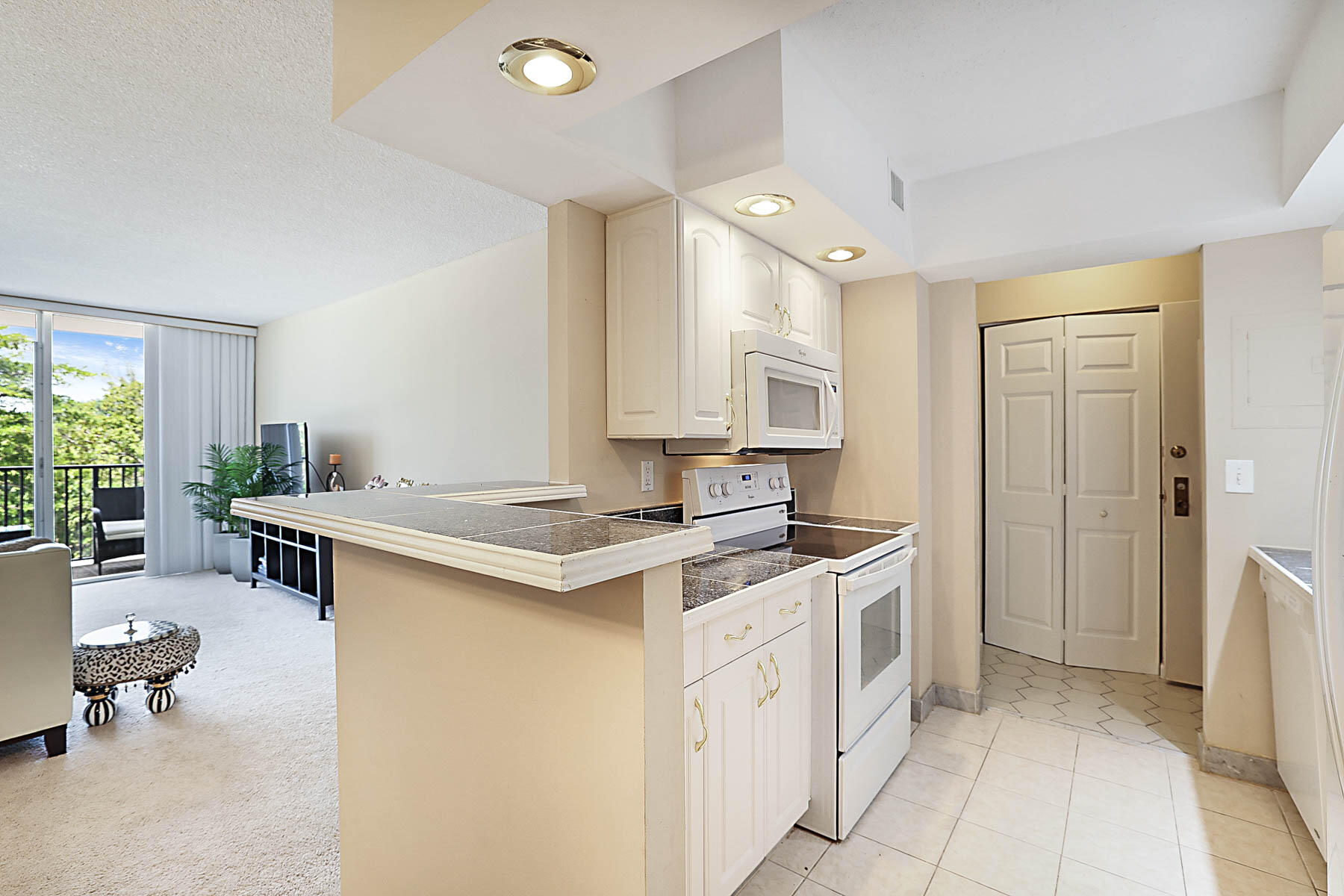 2121 N Ocean Boulevard 404w