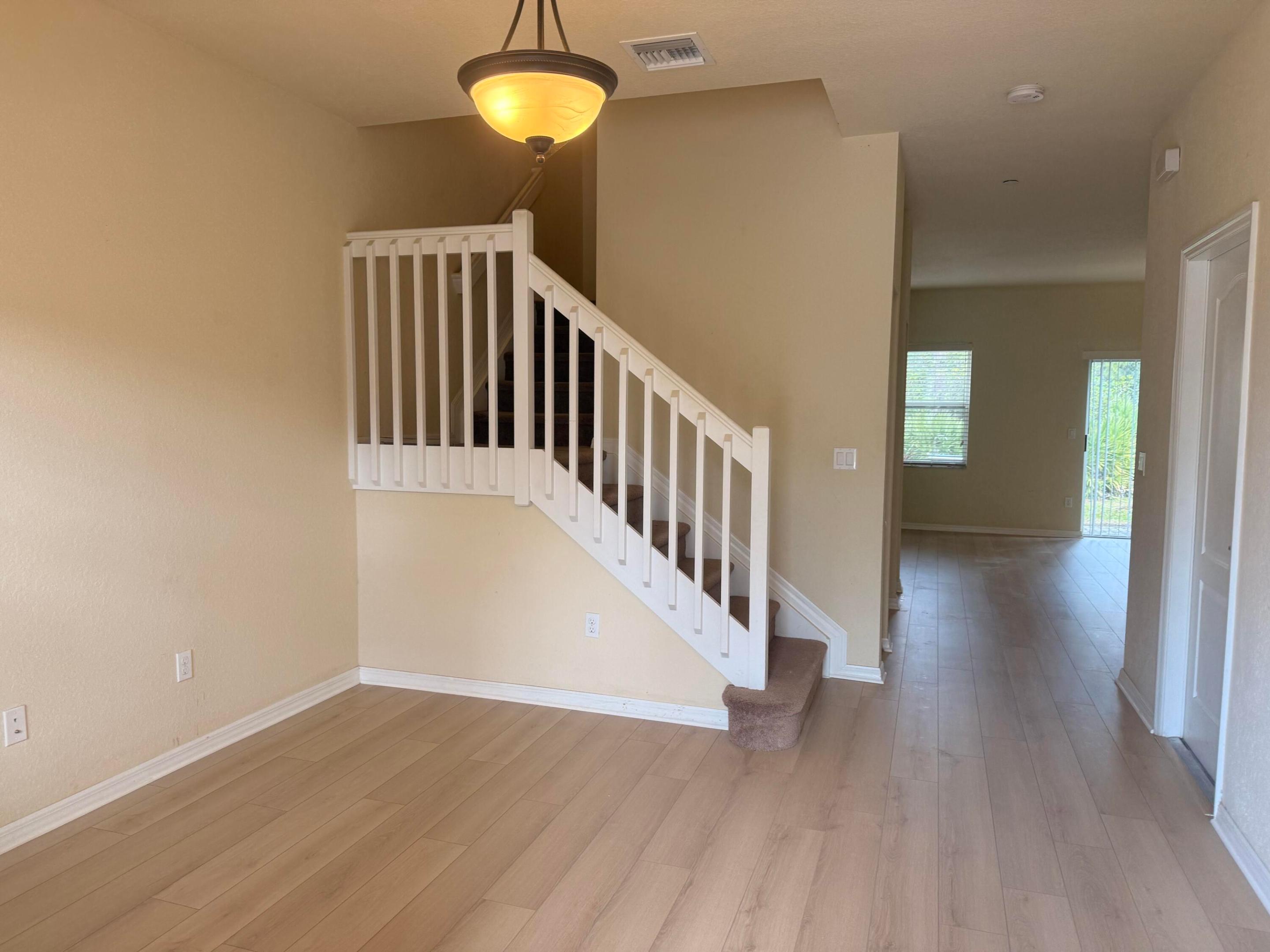 181 SW Otter Run Place