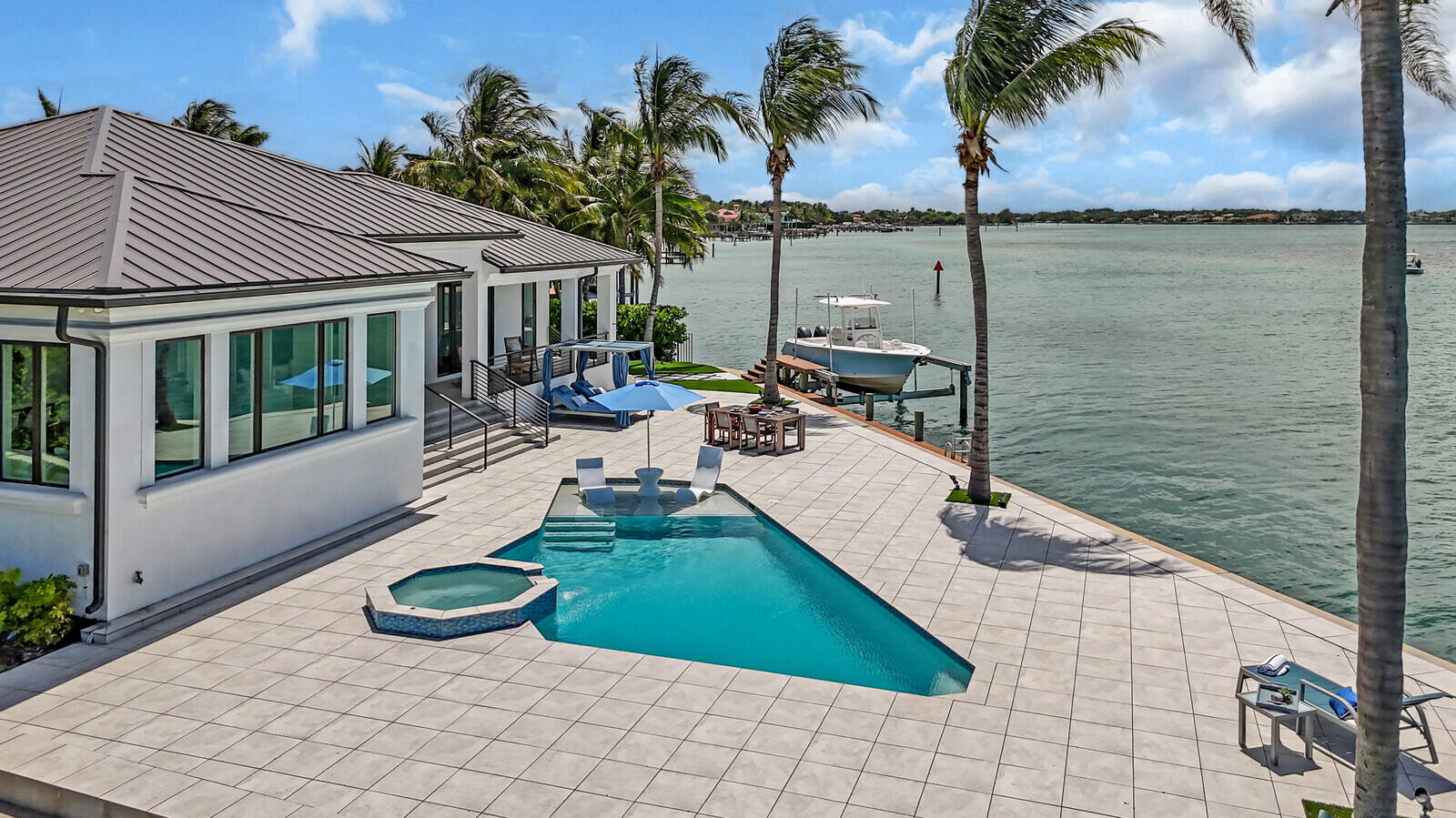 RIO VISTA OF ISLAND SHORES - Residential
