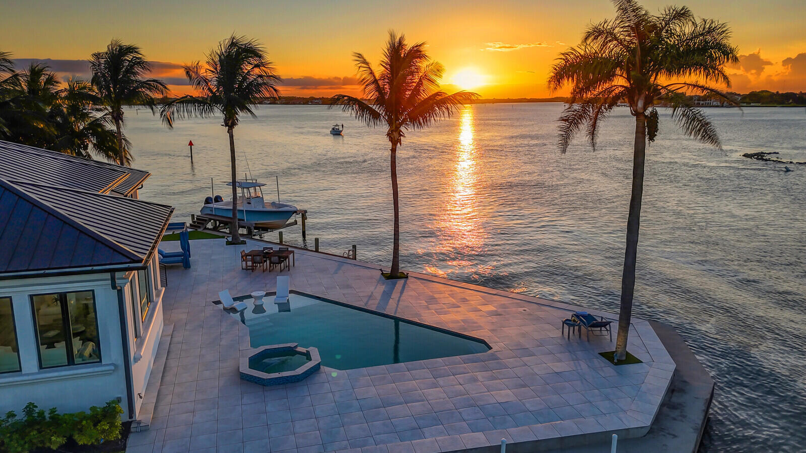 RIO VISTA OF ISLAND SHORES - Residential