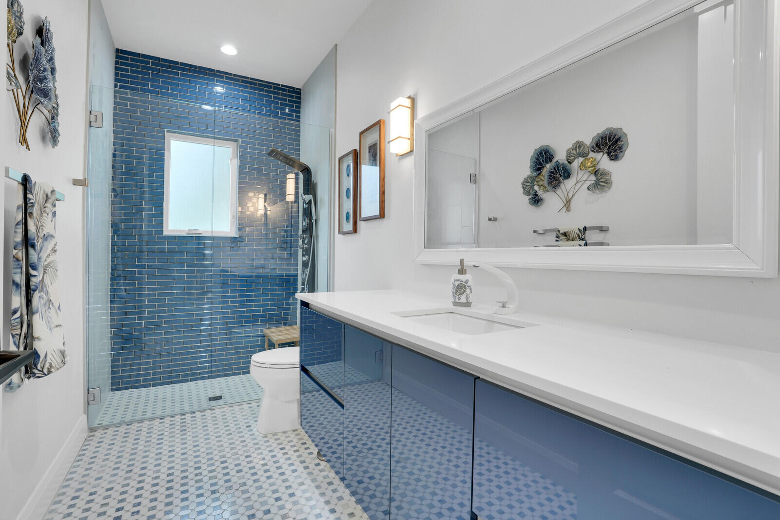 RIO VISTA OF ISLAND SHORES - Residential