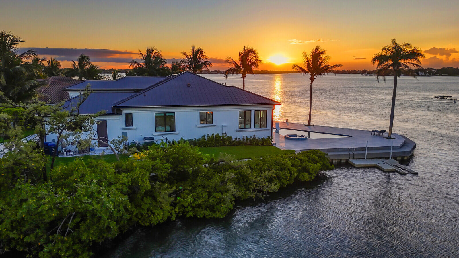 RIO VISTA OF ISLAND SHORES - Residential