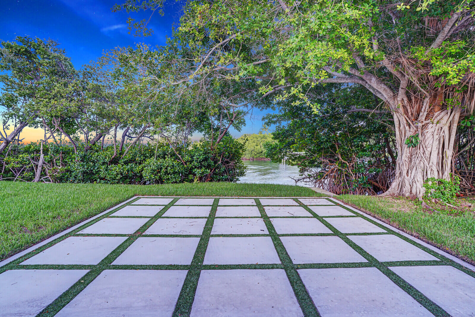 RIO VISTA OF ISLAND SHORES - Residential