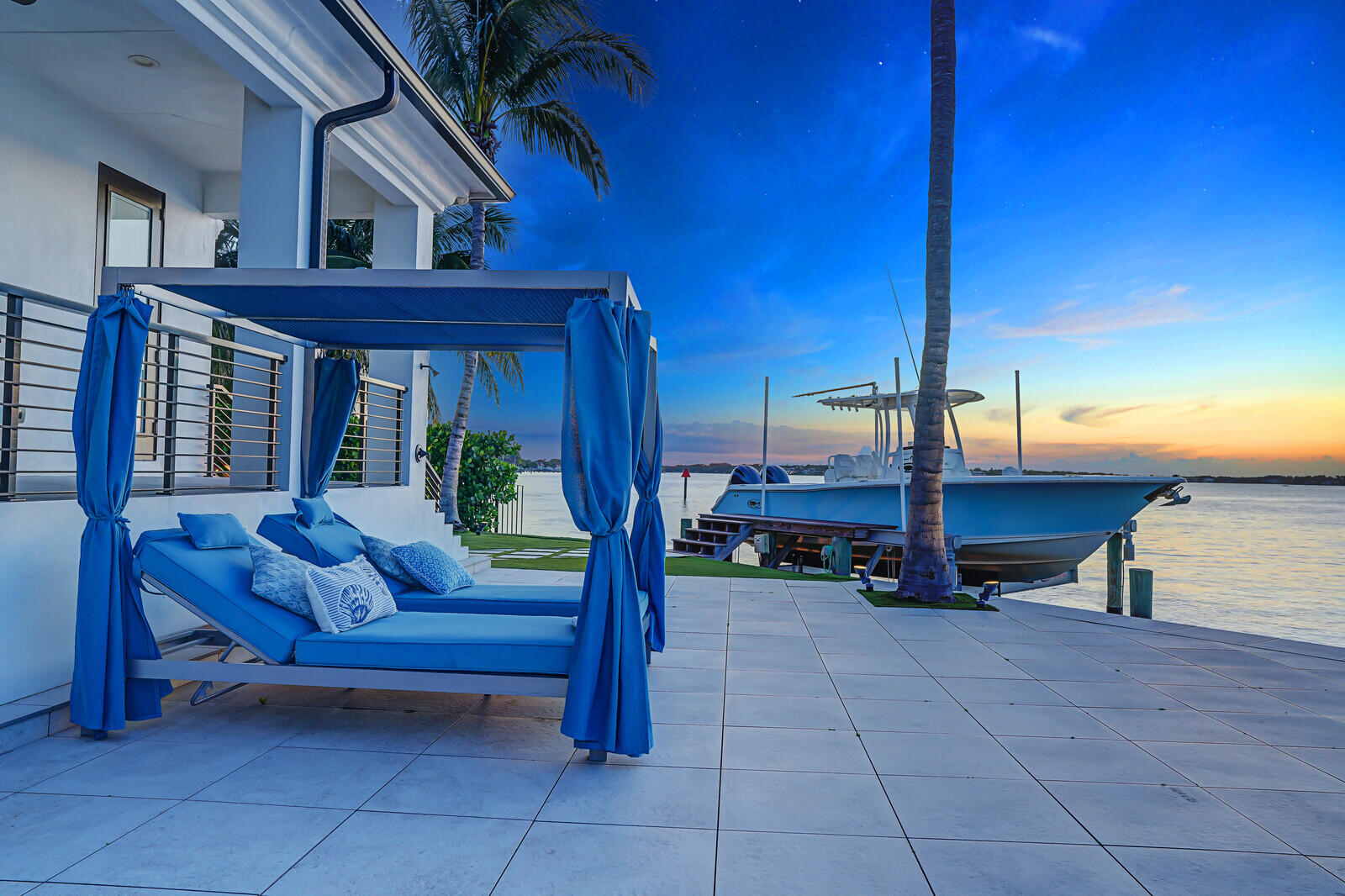 RIO VISTA OF ISLAND SHORES - Residential