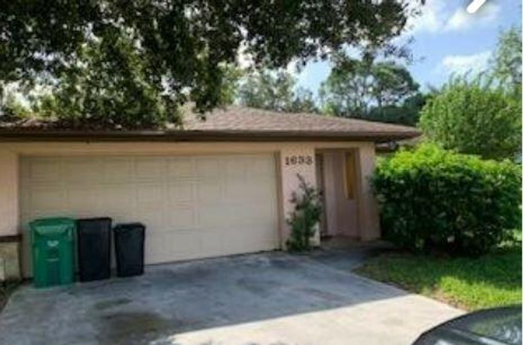 Photo of 1633 SE Pleasantview Street, Port Saint Lucie, FL 34983 (MLS # R10801025)