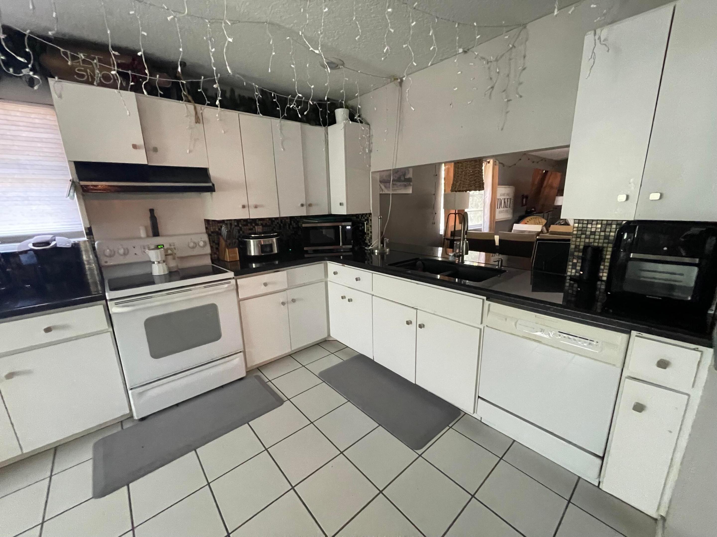 LAKESIDE POINT ADD TO LANTANA - Residential