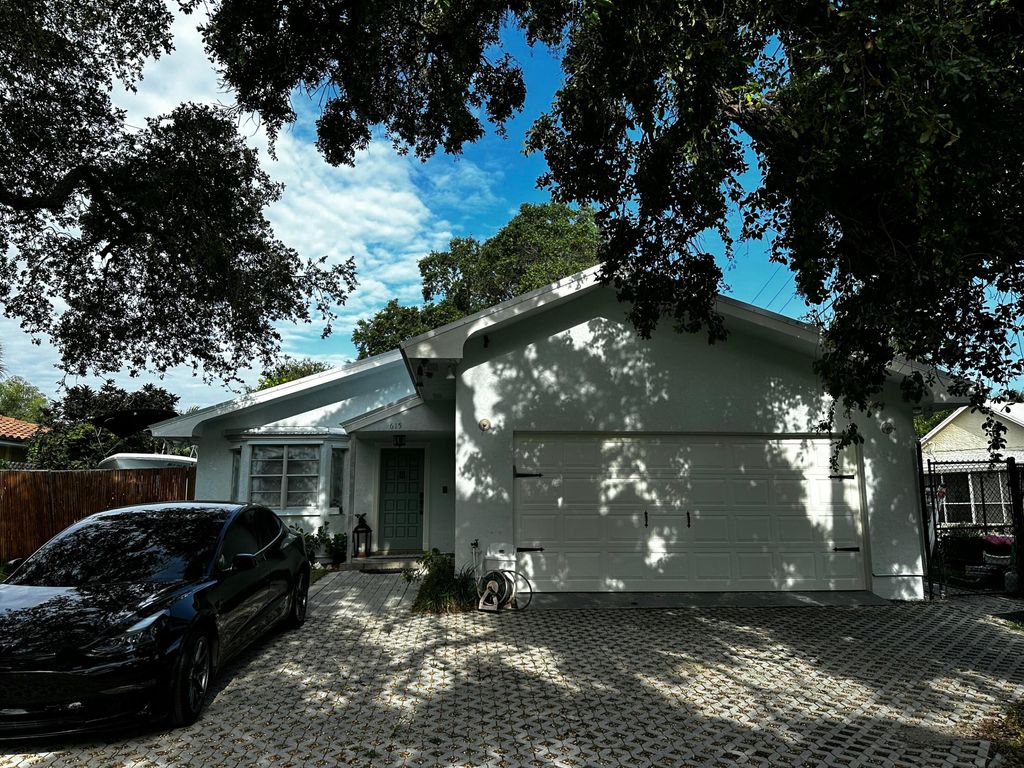 Photo of 615 S Lake Drive, Lantana, FL 33462 (MLS # B26003839)