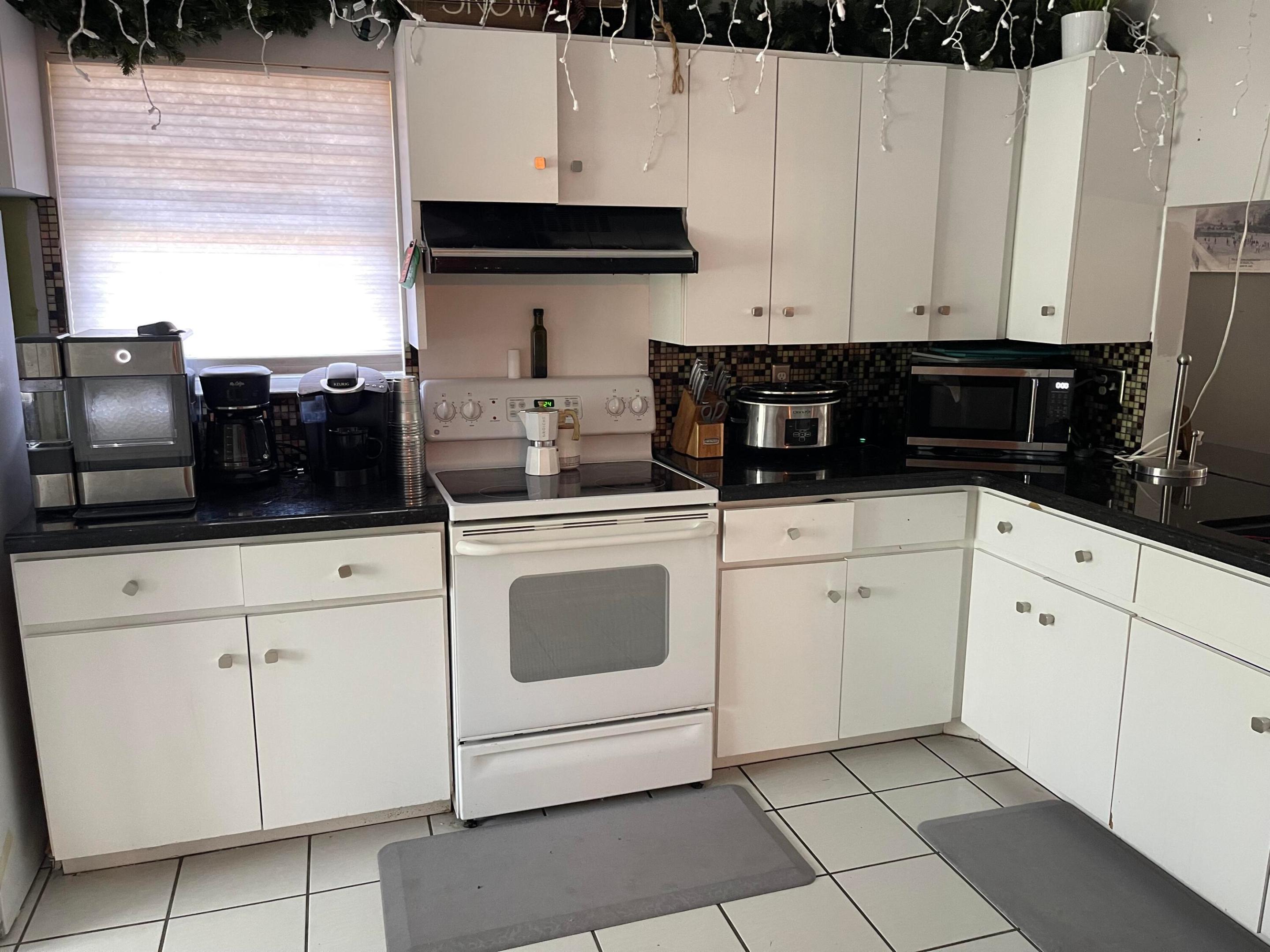 LAKESIDE POINT ADD TO LANTANA - Residential