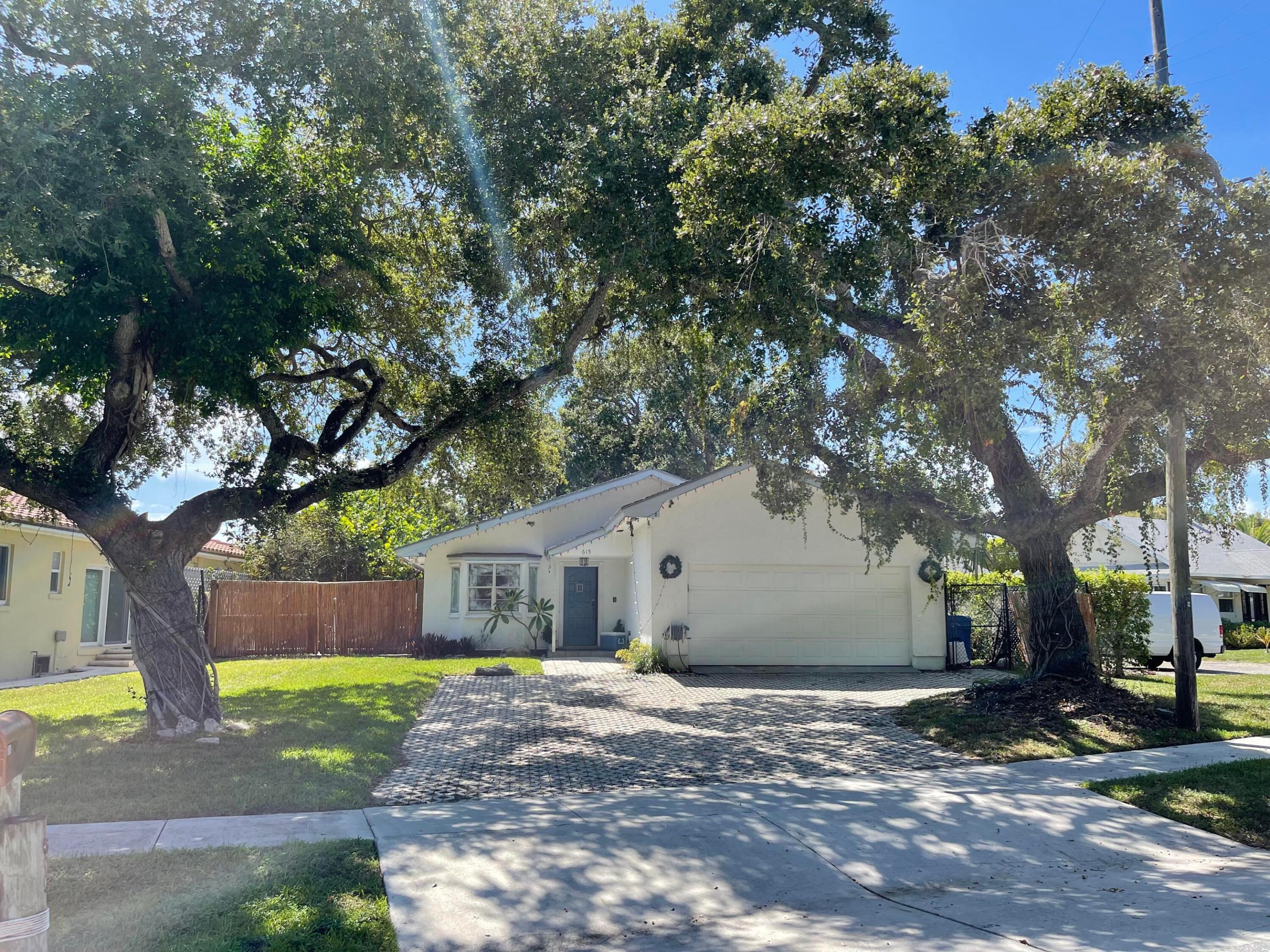 LAKESIDE POINT ADD TO LANTANA - Residential