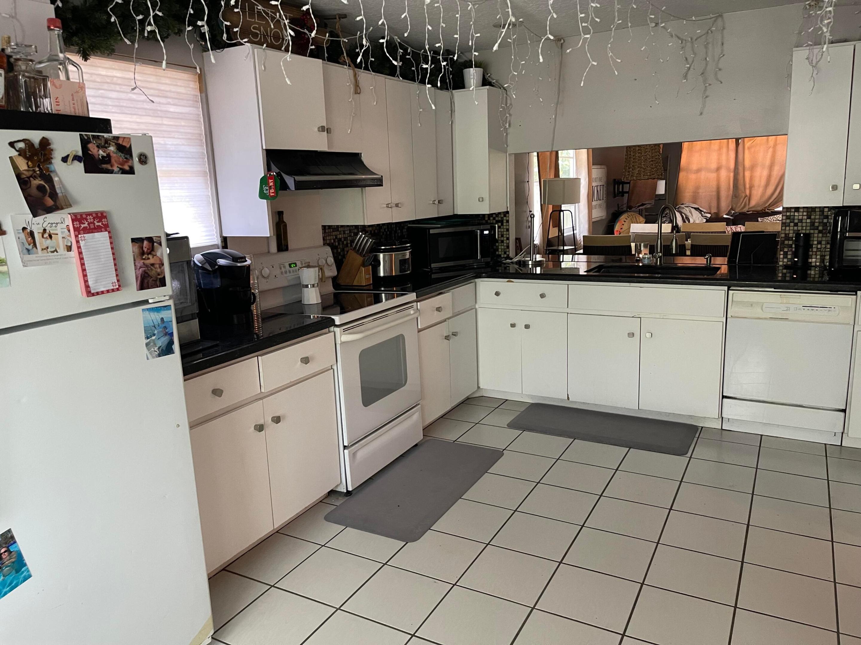 LAKESIDE POINT ADD TO LANTANA - Residential