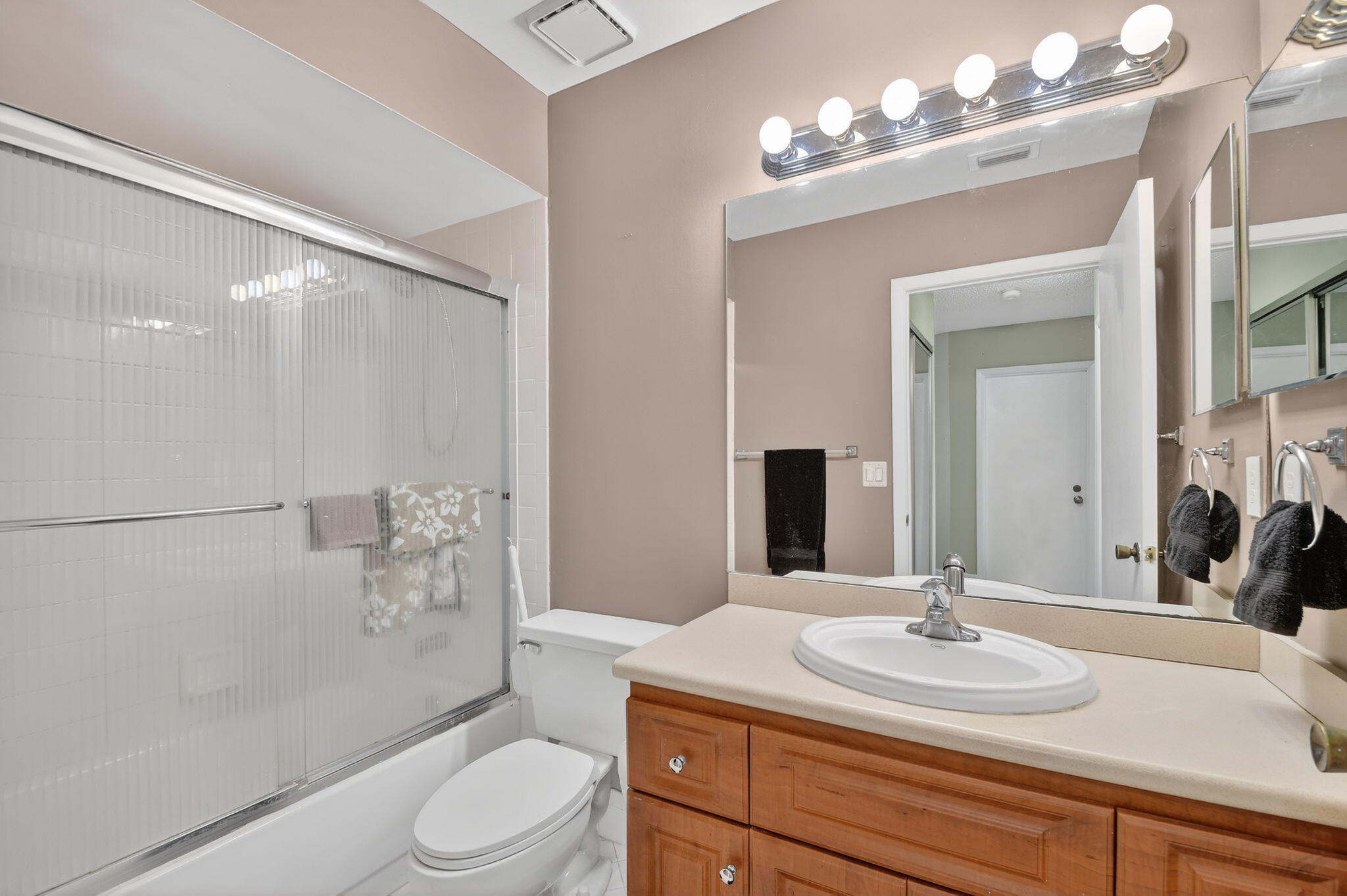 LAKESIDE GREEN 7 - Residential