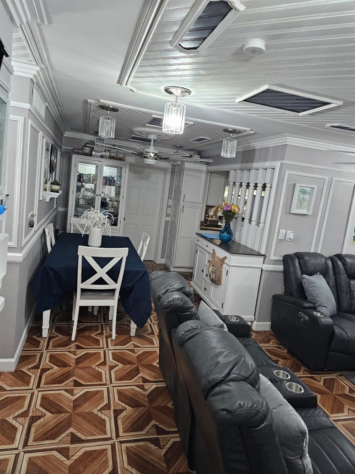 6440 NW 28 Street, Sunrise, FL, 33313/$410,000 2 6440 NW 28 Street
