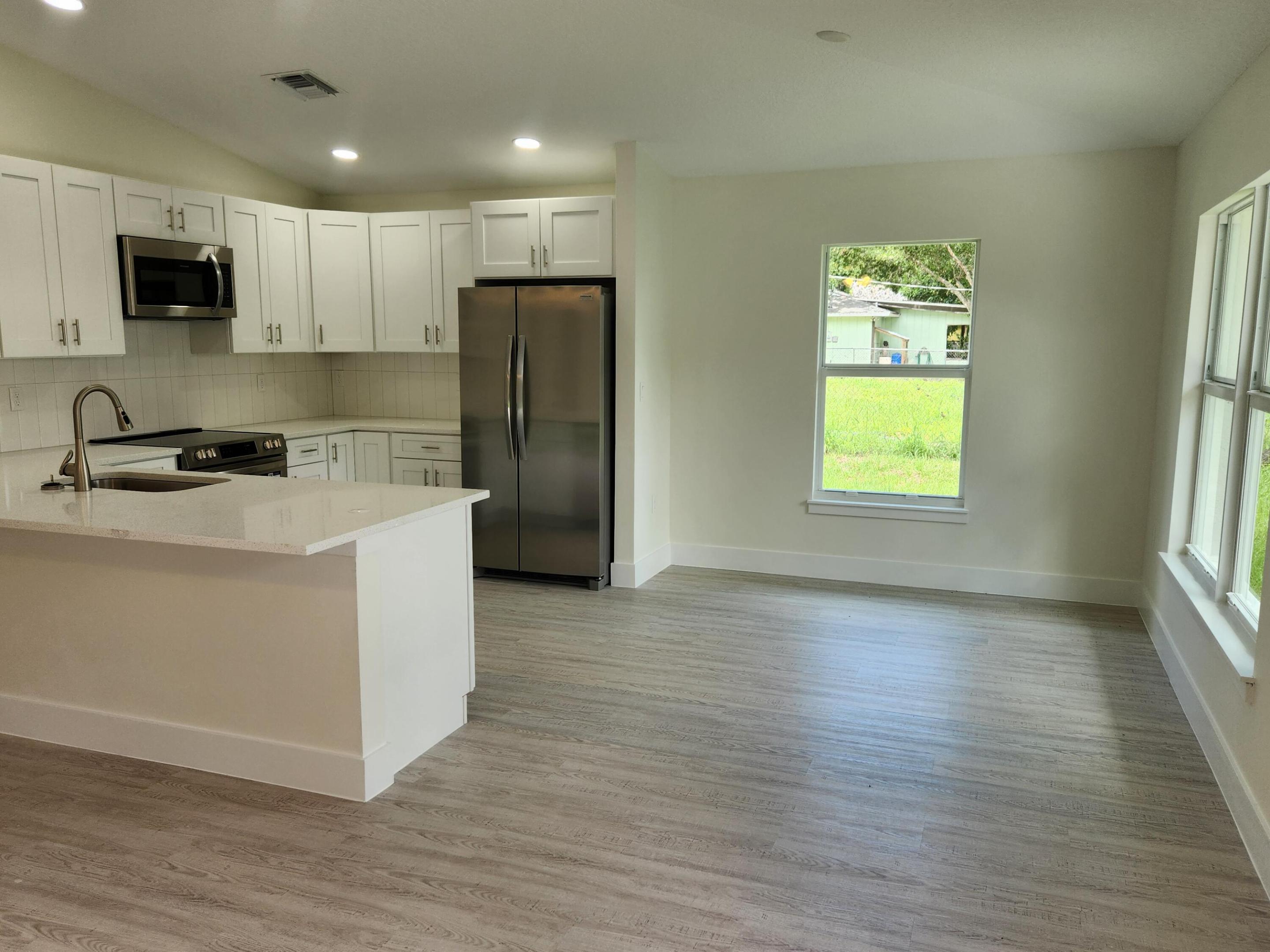 LAKEWOOD PARK UNIT 5 - Residential Lease