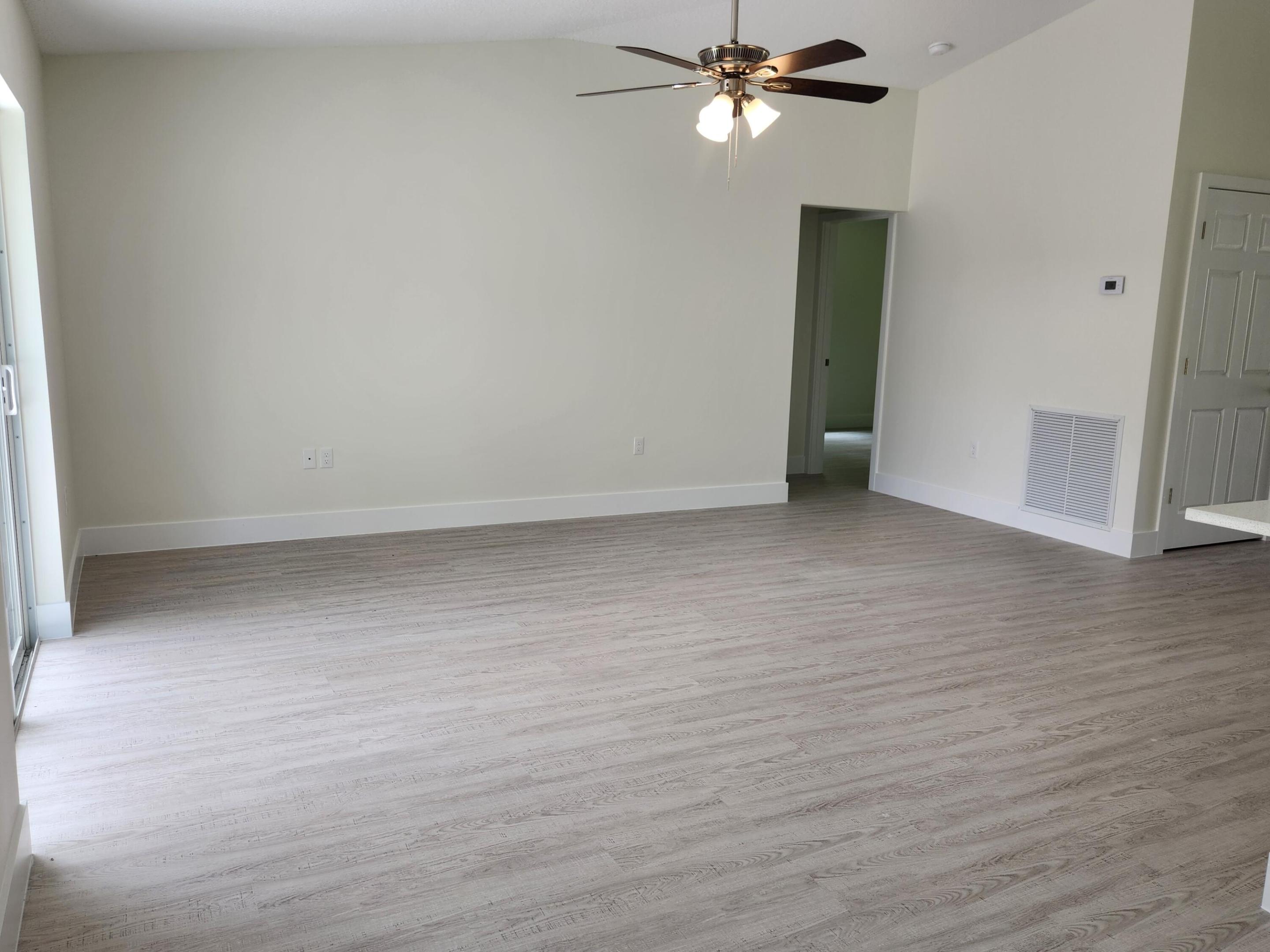 LAKEWOOD PARK UNIT 5 - Residential Lease