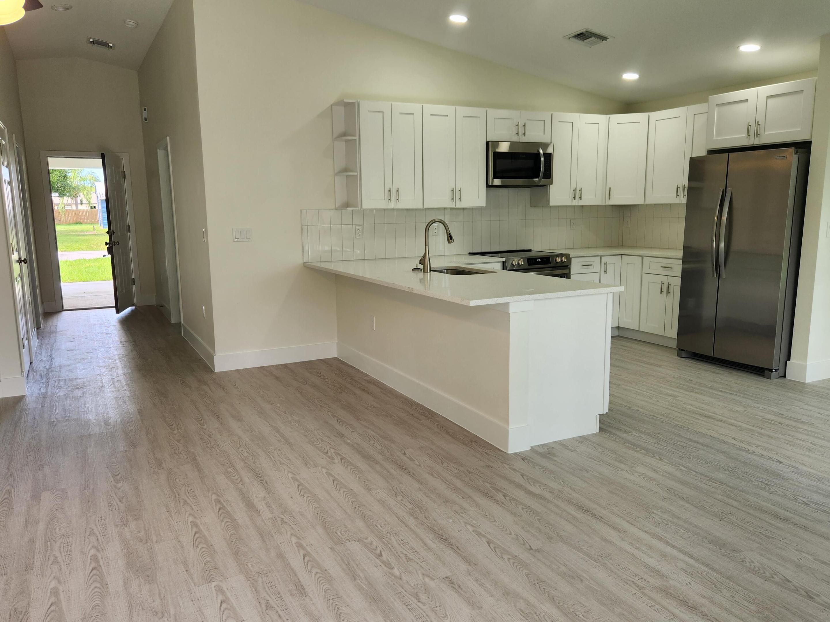 LAKEWOOD PARK UNIT 5 - Residential Lease