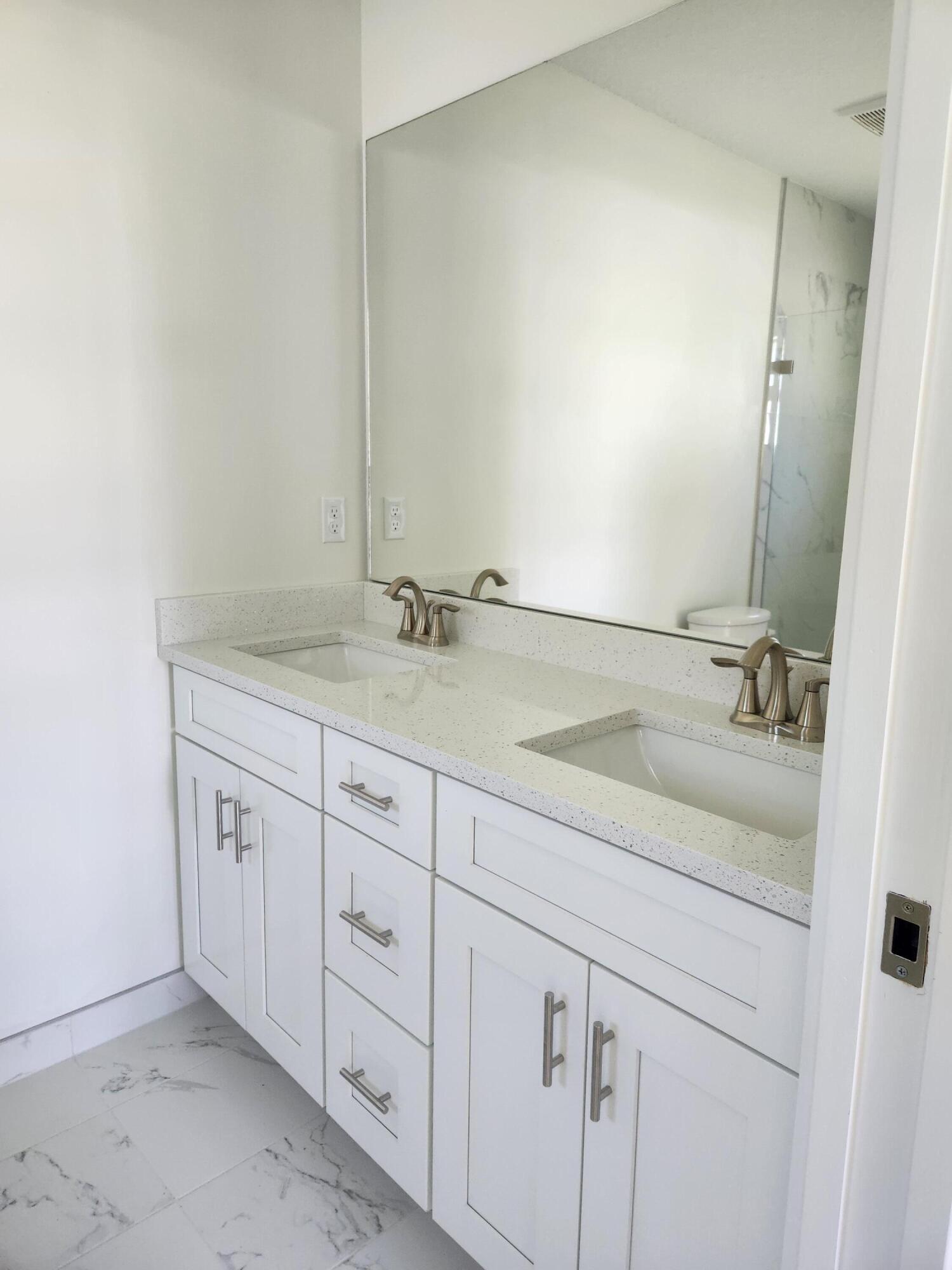 LAKEWOOD PARK UNIT 5 - Residential Lease