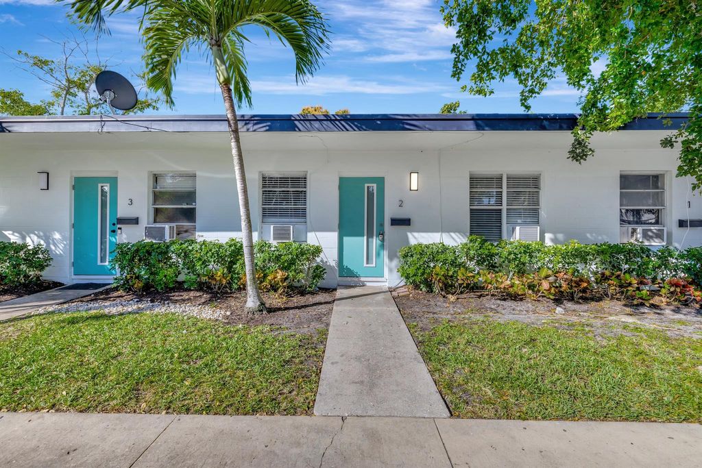 Photo of 428 Roseland Drive #3, West Palm Beach, FL 33405 (MLS # R11124169)