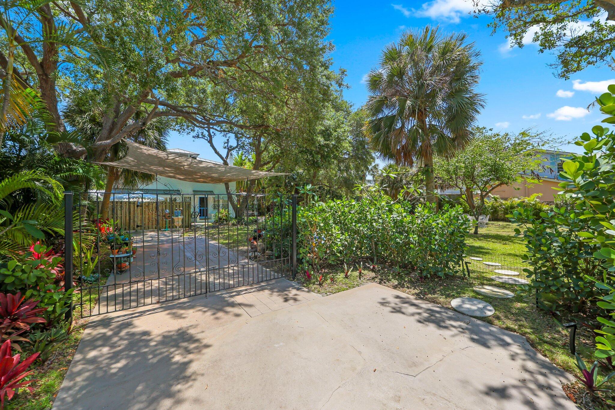 LAKE WORTH TOWN OF - Residential