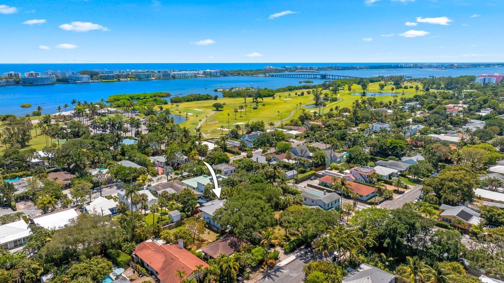 Photo of 706 N Palmway, Lake Worth Beach, FL 33460 (MLS # B26026467)