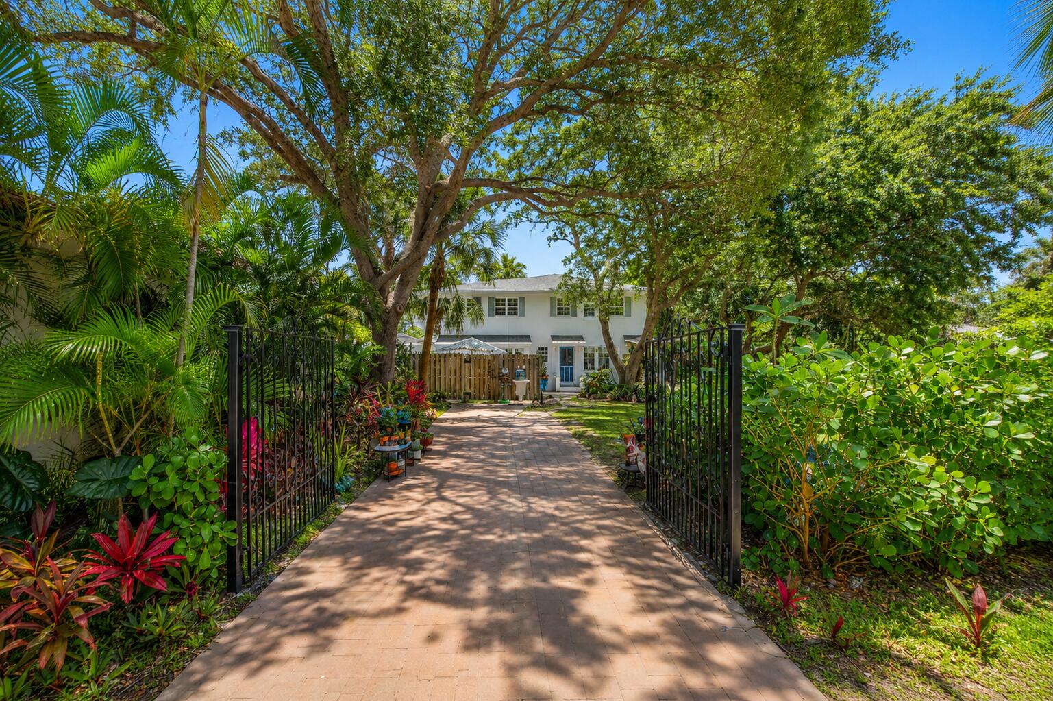 706 N Palmway A