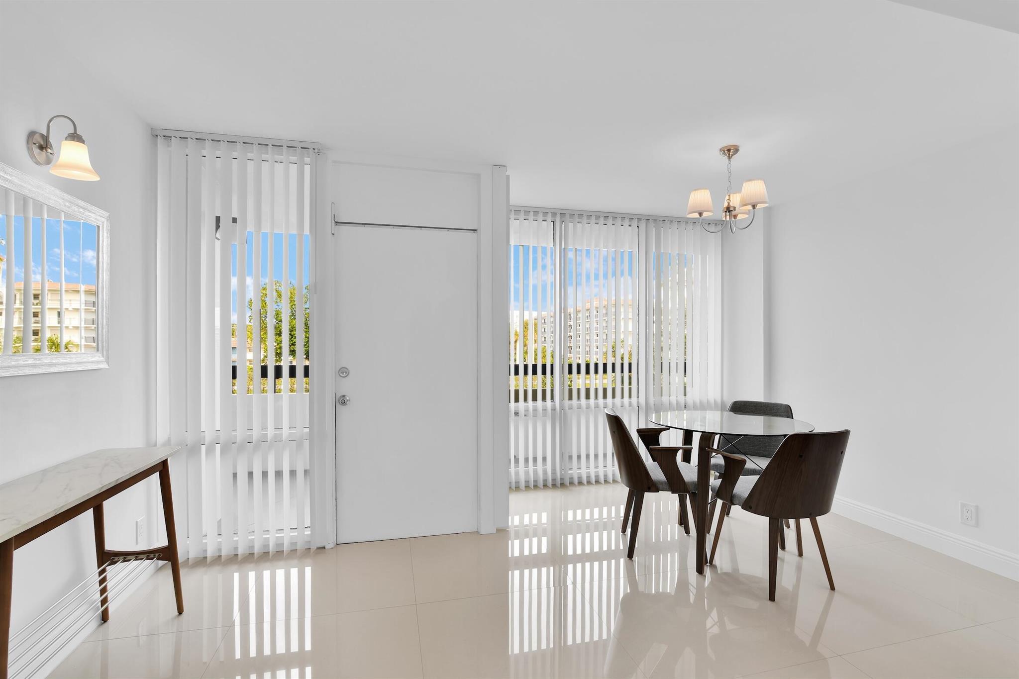 POINTE CONDO - Residential