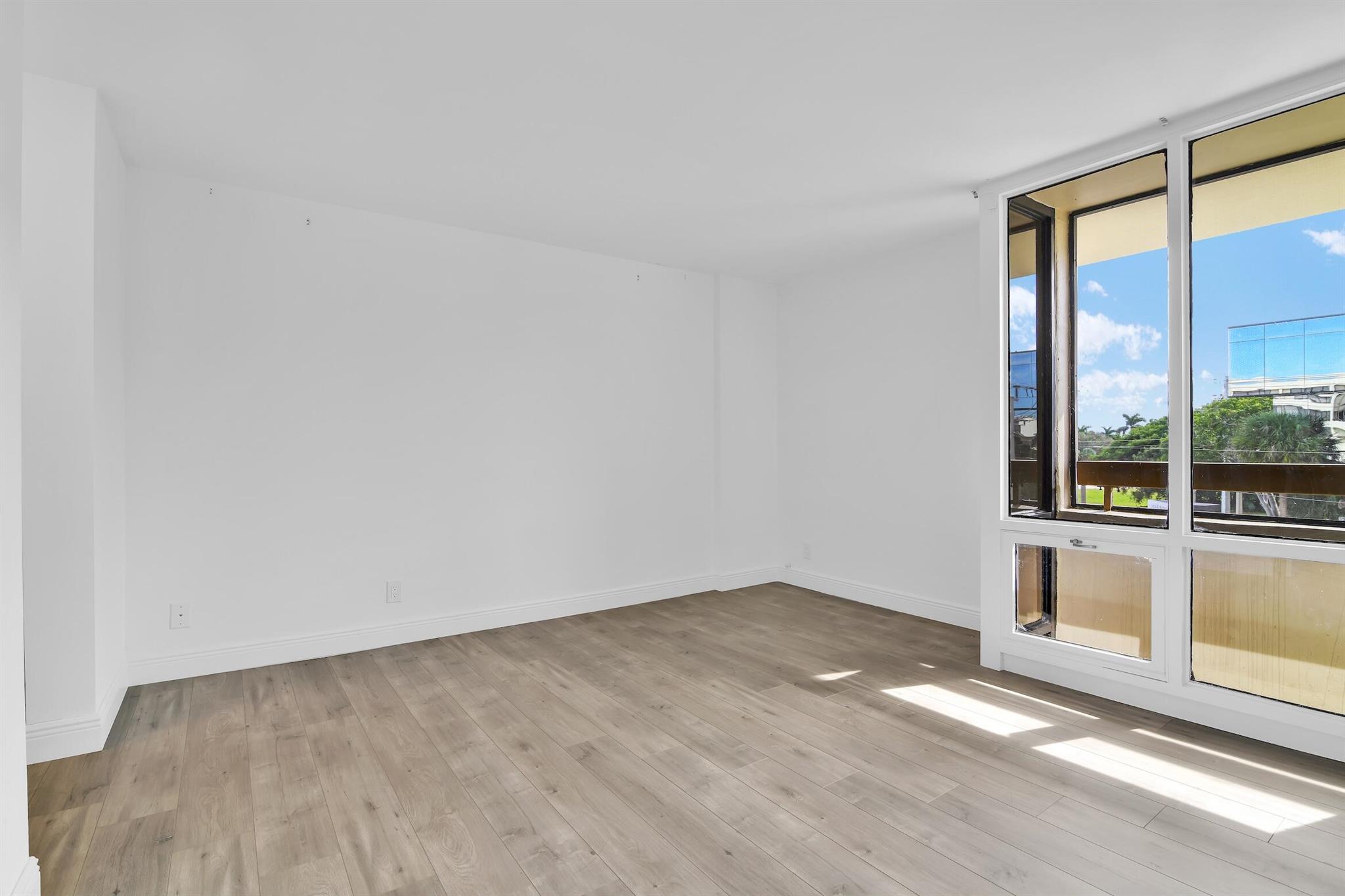 POINTE CONDO - Residential