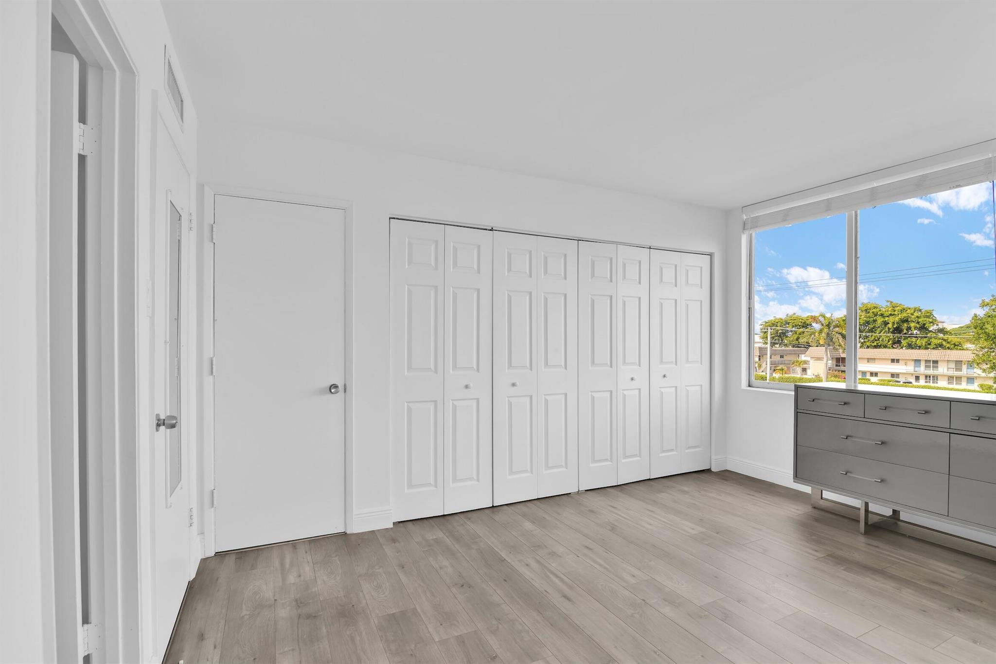 POINTE CONDO - Residential