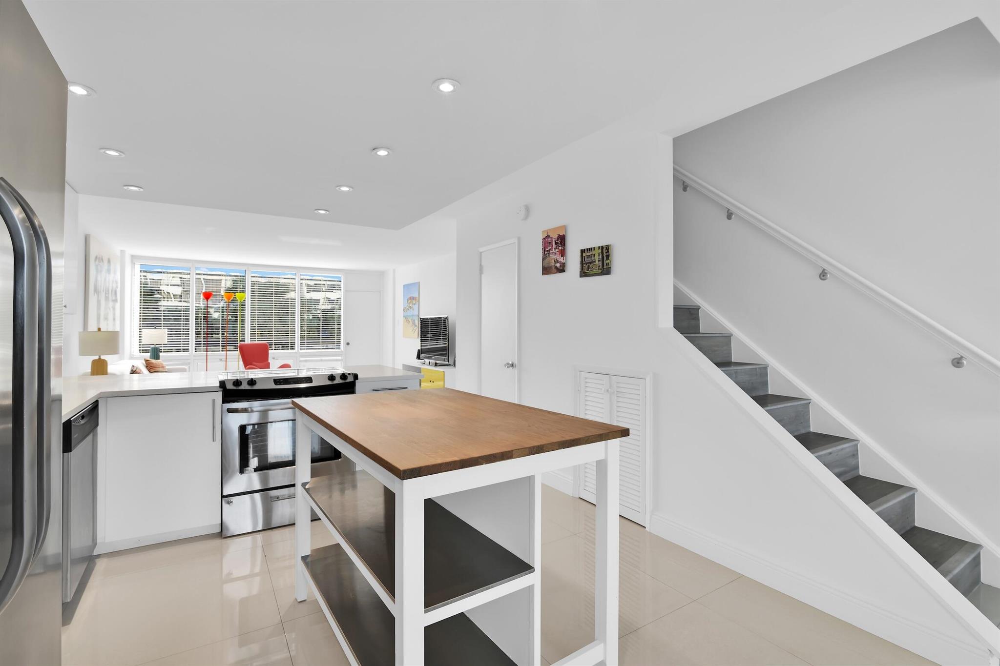 POINTE CONDO - Residential