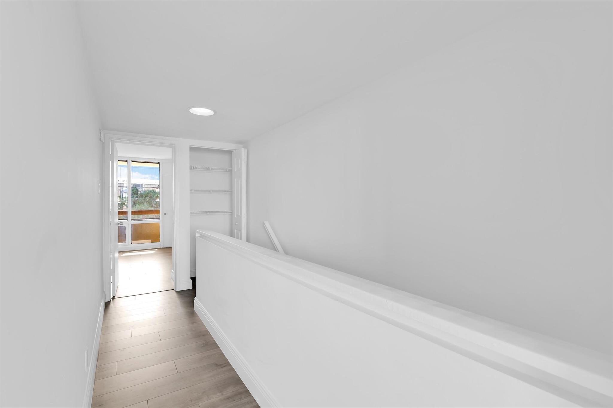 POINTE CONDO - Residential